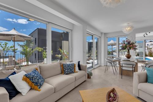 Azure Del Mar -with heated Pool-