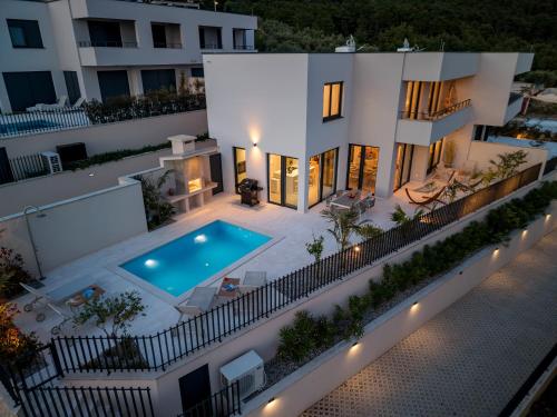 Azure Del Mar -with heated Pool-