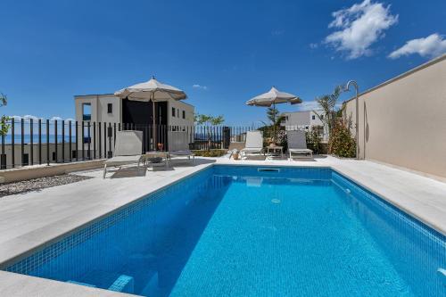 Azure Del Mar -with heated Pool-