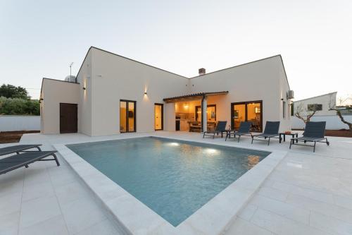 Villa Nati - 3 bedrooms brand new villa for relaxation