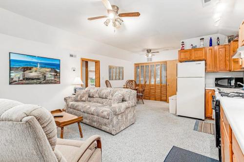 a living room with a couch and a kitchen at Lakeside Living in Lakeside