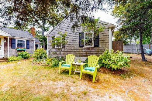 two chairs and a table in front of a house at Sea la Vie in Harwich