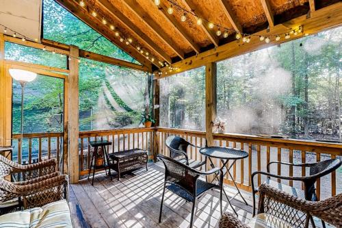 a screened in porch with chairs and a table at Seafarer 7 in Ocean Pines