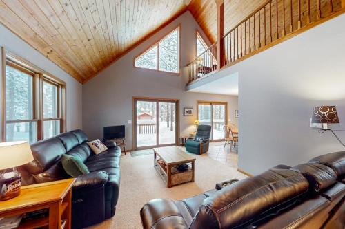 a living room with leather furniture and a wooden ceiling at Crystal Haven in Thompsonville