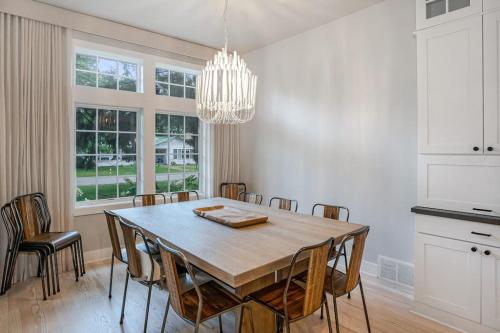 Gallery image of Lakeshore Luxury in Union Pier