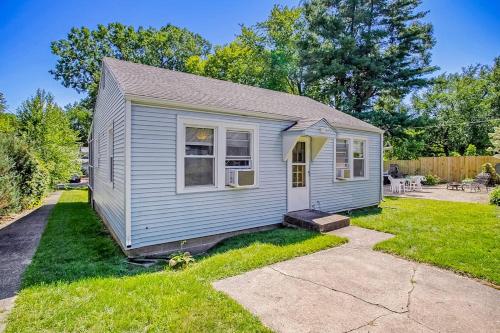 a small house in a yard with a grass yard at Lake Michigan Charmer in Union Pier