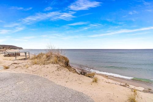 a view of the ocean from a sandy beach at Cedar Nook in Arcadia