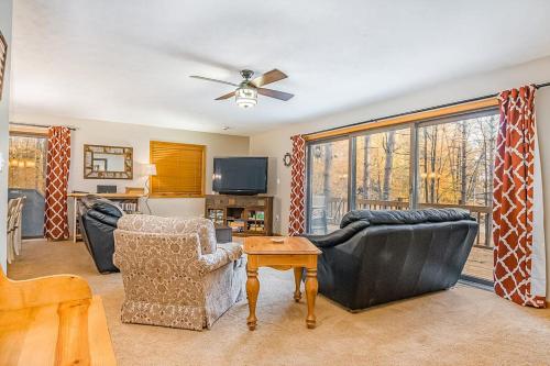 a living room with two couches and a table at McKenzie's Lodge in Thompsonville