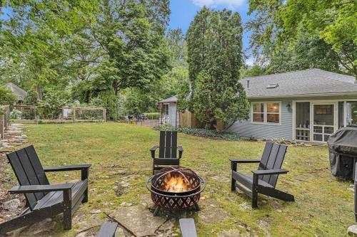 two chairs and a fire pit in a yard at Painted Porch Cottage in Lakeside