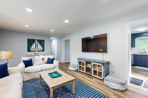 a living room with a couch and a table at Mill Run Estates --- 31863 Mill Run Dr in Ocean View