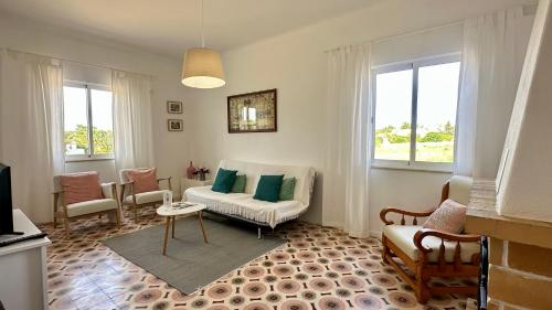 Villa Casa do Monte Private Pool near Galé Beach for 10 Guests, Albufeira