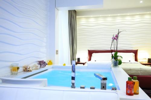 a room with a swimming pool in the middle of a bedroom at F53 Kevin's Charming Houses in Alghero