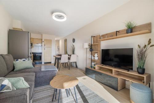 Castle Harbour SUN & FUN - RENEWED! heated pool, fibre net, 2 bedrooms