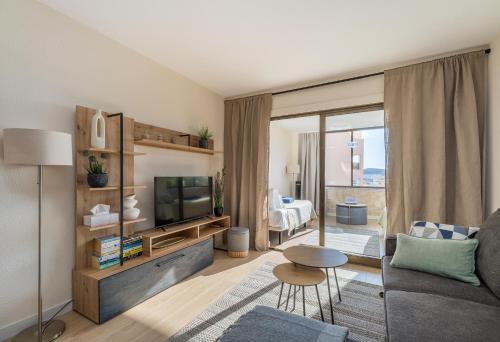 Castle Harbour SUN & FUN - RENEWED! heated pool, fibre net, 2 bedrooms