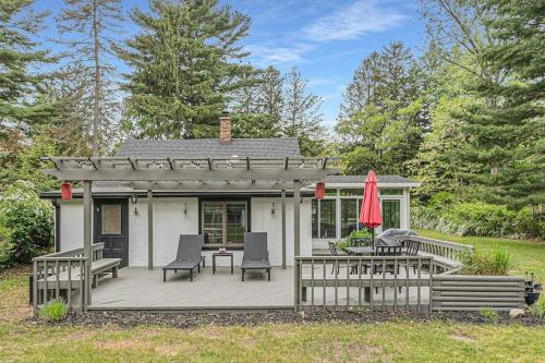 a small white house with a table and chairs at Tower Hill Cottage in Sawyer