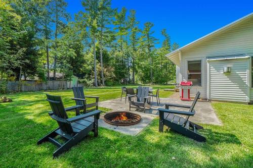 a group of chairs sitting around a fire pit at White Pines Cottage in Glen Arbor