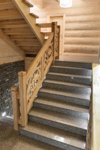 a staircase in a cabin with wooden ceilings at Apartamenty Augustynówka in Brzegi