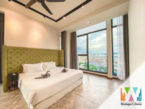 a bedroom with a large bed and large windows at Expressionz Suites, 300mbps Wifi, near KLCC, IJN by Wodages in Kuala Lumpur