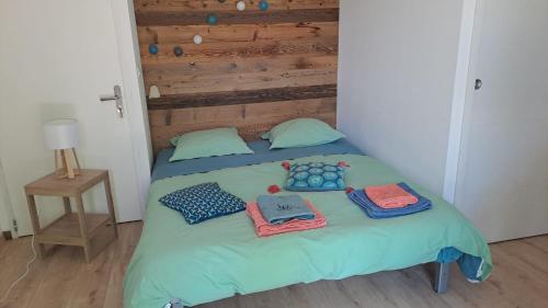 a bed with pillows and towels on top of it at Studio Nature in Marboz