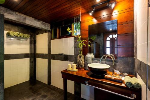 a bathroom with a sink and a mirror at Beyond The Blue Horizon Boutique Bungalows in Haad Chao Phao