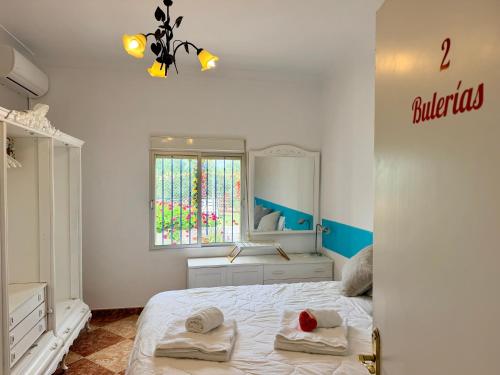 a bedroom with a bed with two towels on it at La Casa del Flamenco in Cañada del Rabadán