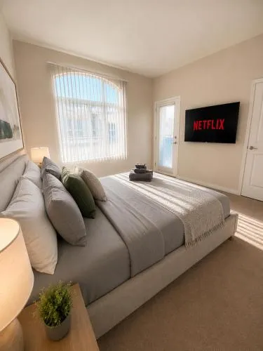 Marina Del Rey Beach Retreat w Hot Tub, Billiards & Grill photo 20