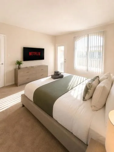Marina Del Rey Beach Retreat w Hot Tub, Billiards & Grill photo 21
