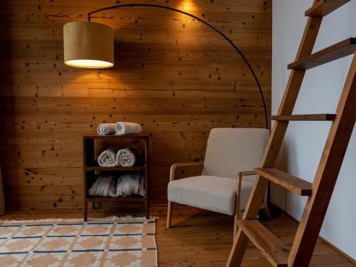 a room with a chair and a lamp at Merengő lombház in Nagymaros