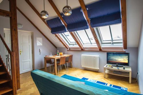 Ruterra Red Roofs View With Garage