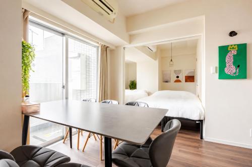 Sleeps 6 Apartment, Direct to Shinjuku & Shibuya, Disney Bus, 24H Supermarket 1min