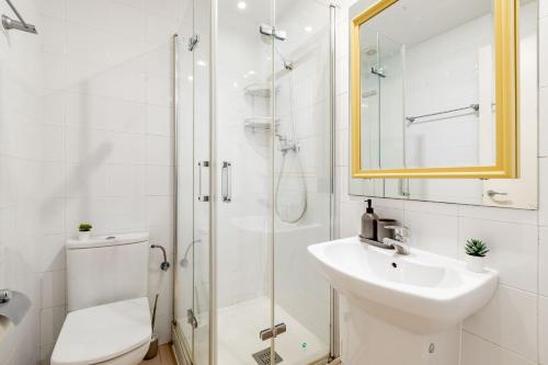 Sants Center Apartment 2 Bed, Metro 3 minuts, Fira Barcelona, Camp Nou