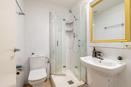 Sants Center Apartment 2 Bed, Metro 3 minuts, Fira Barcelona, Camp Nou