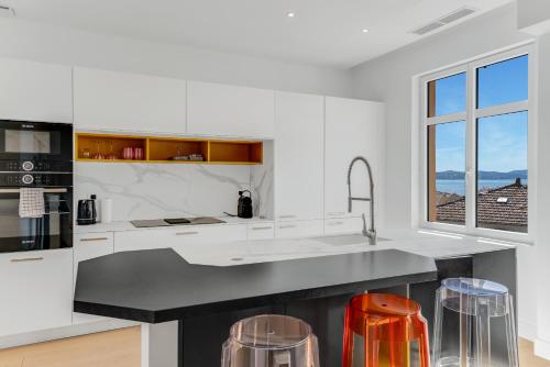 Appartement contemporain vue mer - Parking Privé & Bateau Privatif