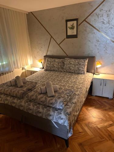 a bedroom with a bed with two pillows on it at Green Garden Apartments in Surčin