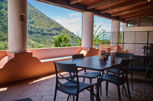 a table and chairs on a balcony with a view at Casa Cesare - appartamenti a Salina in Isola Salina