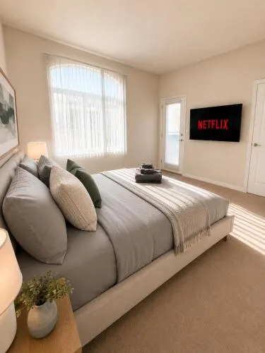 Sunny Marina Del Rey Apartment- Hot Tub, Game Room, BBQ, Projector photo 4