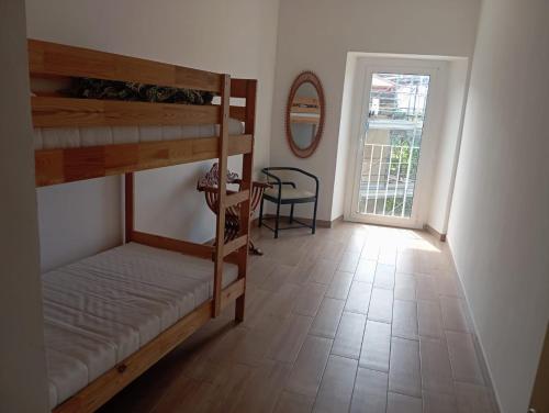 a room with two bunk beds and a table at Appartamento vacanza Penne in Penne