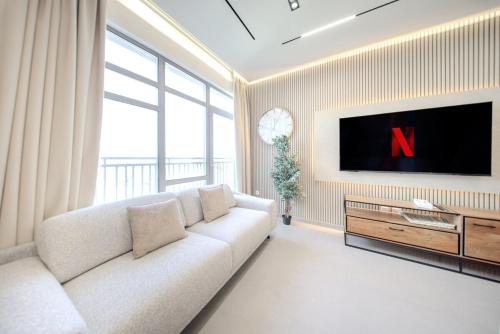 Big Amazing Studio in Uptown Al Zahia