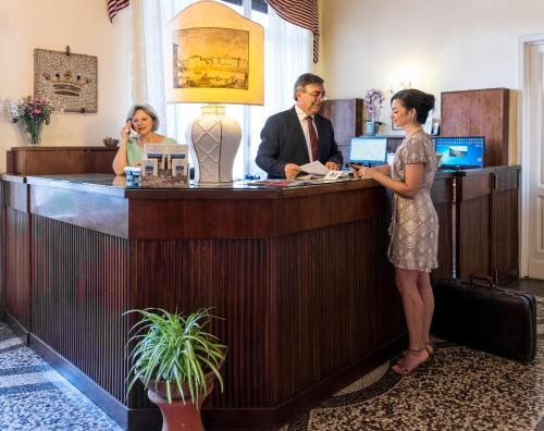 Lobbyen eller receptionen på Hotel Principe
