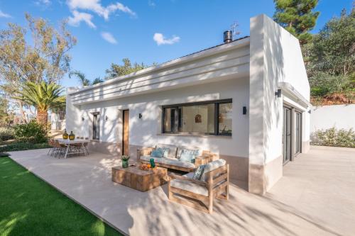 Luxury Rural Villa Pool by ELE Apartments