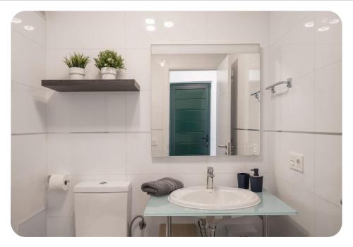 Suite4you 50 meters from the beach and main Avenue AC Wifi Int TV Channels