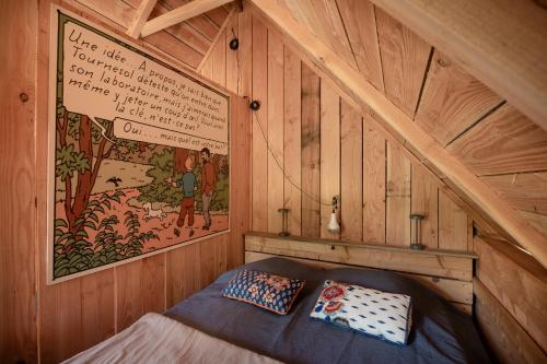 a room with a bed in a wooden cabin at Cabane Cheverny in Le Controis En Sologne