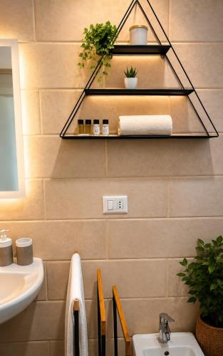 a bathroom with a sink and a mirror at B&BCasamí in Boscoreale
