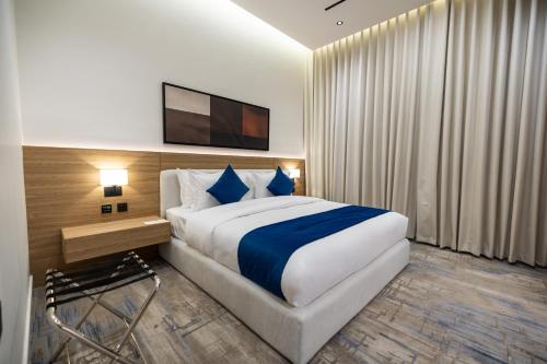 a hotel room with a large bed and a television at ارجان بارك طويق 3 in Riyadh