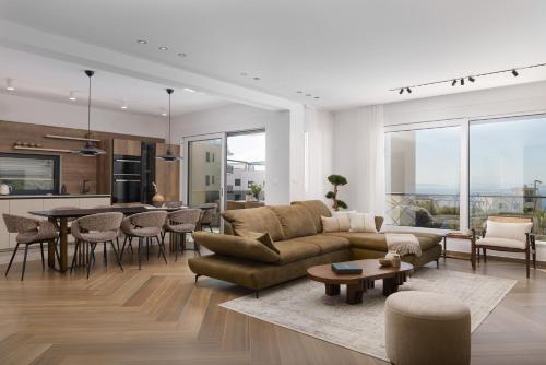 Azure Pine Residence Private Heated Pool & Rooftop Jacuzzi