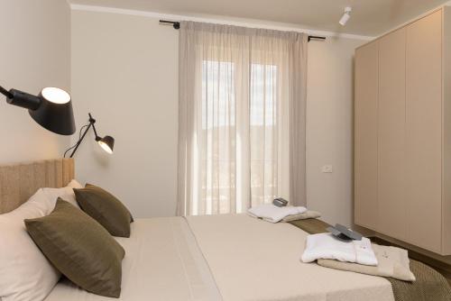 Azure Pine Residence Private Heated Pool & Rooftop Jacuzzi