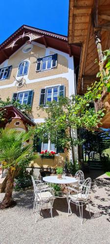 a table and chairs in front of a building at Villa Franz Xaver in St. Wolfgang