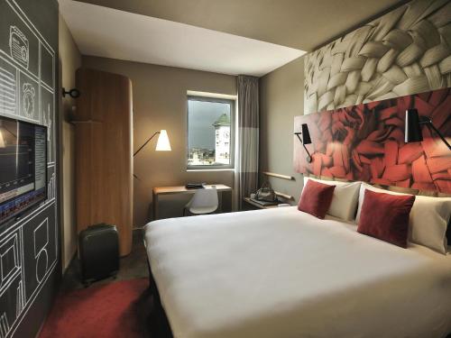 a hotel room with a large bed and a television at Ibis Casa Voyageurs in Casablanca