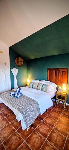 two beds in a room with a green wall at Rezen Villas in Lorca