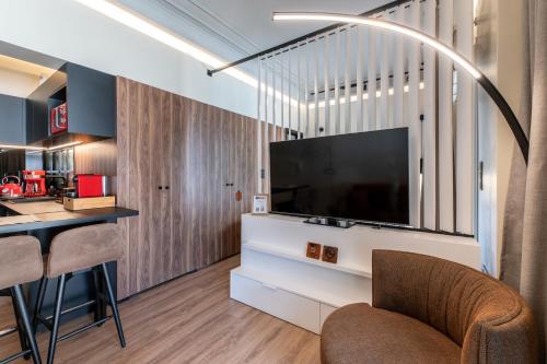 Modern 1BR - Sunny Balcony -Central Pagrati-MARE Luxury Suites A